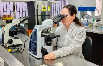 Tatiana Gisset Pineda Vásquez, miembro del Grupo Biogénesis de la UdeA, tratará de mejorar la producción de cachama blanca en el Bajo Cauca antioqueño. FOTO: Tatiana Gisset Pineda Vásquez. 