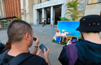 Pintado a principios del siglo pasado, Horizontes fue representado por dos actores en el marco de una programación cultural del Museo de Antioquia. FOTO: Esneyder Gutiérrez.