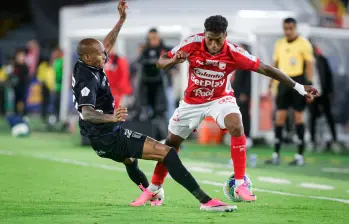 Imágenes del partido entre América y Santa Fe, que tuvo disturbios en El Campín. FOTO COLPRENSA