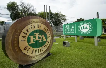 Los tres nuevos integrantes llegarán a darle un perfil más técnico y empresarial a la Fábrica de Licores dee Antioquia. Foto: Jaime Pérez Munévar