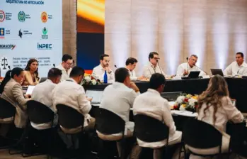 En Barranquilla fue la reunión entre el presidente electo y nueve alcaldes que tuvo como centro la seguridad. FOTO: @ABDELAESPRIELLA