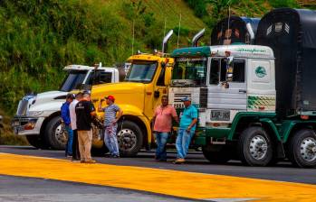 Los camioneros dicen que si sube el Acpm, también lo harán los fletes y, por ende, la canasta familiar. Foto: Esneyder Gutiérrez. 