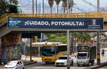 Las cámaras de fotodetecciones han generado confusiones por sus sanciones. La Agencia Nacional de Seguridad Vial reguló casi todos los temas, menos las sanciones por semáforo. FOTO MANUEL SALDARRIAGA