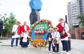 Silleteros de Santa Elena se preparan para el Desfile de Silleteros 2024, una tradición que celebra la riqueza cultural de Medellín. FOTO Alcaldía de Medellín