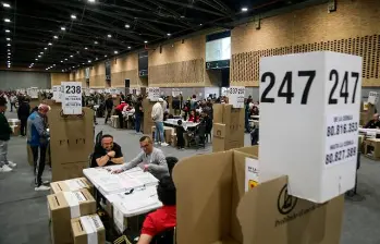 En el proceso ya se evidencian cambios frente al preconteo, con ajustes en la distribución de curules entre los partidos. FOTO: COLPRENSA-REFERENCIA