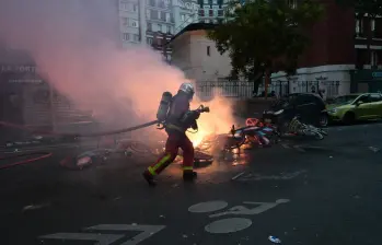 Miles de aficionados del PSG salieron a las calles de París y otras ciudades francesas para celebrar la conquista de la Liga de Campeones. FOTO: AFP.