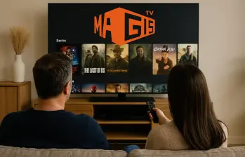 El uso de plataformas ilegales como Magis TV implica riesgos de ciberseguridad y legales; existen alternativas legales gratuitas para ver contenido. FOTO IA/El Colombiano