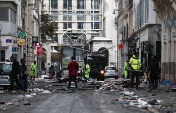 Francia evalúa los daños tras los disturbios y saqueos durante las protestas contra el costo de vida, que dejaron al menos 1.800 detenidos y 1.500 comercios afectados. FOTO: AFP. 
