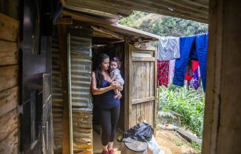 Según el Banco Mundial, 16 millones de colombianos aún viven en la pobreza. FOTO: Carlos Velásquez