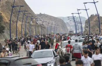 Miles de migrantes cruzan desde Marruecos hacia Ceuta, una de las principales puertas de entrada a Europa, en medio de la mayor crisis migratoria registrada en la ciudad autónoma desde 2021. FOTO: AFP.