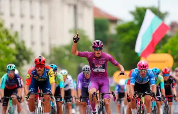 El ciclista francés Paul Magnier se quedó con la tercera etapa del Giro de Italia en Sofía, Bulgaria. Foto: tomada del x de GirodeItalia