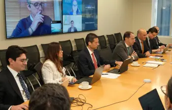 Vicepresidente electo, ministros designados de Hacienda y Comercio se reunieron con el Banco Mundial en Washington para trazar la hoja de ruta económica del nuevo gobierno. FOTO: Cortesía.