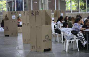 Las urnas vacías, con poca afluencia de personas que fueron a votar. FOTO: CAMILO SUAREZ