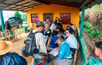 La Alcaldía de Bello y la Gobernación de Antioquia avanzan en la atención de las familias damnificadas de la tragedia en la vereda Granizal, de Bello, que dejó 10 víctimas. FOTO: CORTESÍA ALCALDÍA DE BELLO