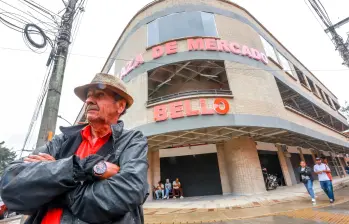 Así quedó la Plaza de Mercado de Bello, con 204 locales comerciales y una cancha sintética en el último piso. FOTO Manuel Saldarriaga. 