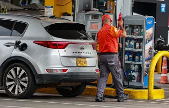El precio promedio del galón de gasolina en las 13 principales ciudades quedará en $15.057, en marzo. FOTO Manuel Saldarriaga