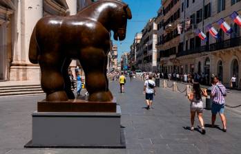 Roma se convirtió en un museo al aire libre donde se exponen obras de Fernando Botero, un homenaje al artista a un año de su fallecimiento. FOTOS Getty y Juan Antonio Sánchez 