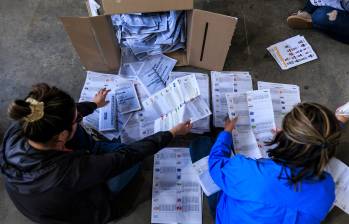 Mientras avanza el conteo internacional, el Consejo Nacional Electoral no puede iniciar el escrutinio definitivo del Congreso. FOTO: Camilo Suárez