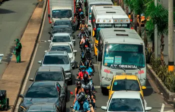 La medida del pico y placa busca descongestionar la movilidad en la ciudad, ante el incremento del parque automotor, que ronda los 2 millones de vehículos. FOTO: CAMILO SUÁREZ