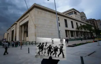 La retoma del Palacio de Justicia dejó decenas de víctimas y denuncias de desaparición y tortura que siguen siendo investigadas cuatro décadas después. FOTO: Colprensa