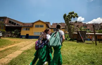 El proyecto de ley que prohíbe el madrugón escolar cobijaría a cualquier establecimiento que preste el servicio de educación en los niveles inicial, preescolar, básica y media en Colombia. Foto: Andrés Camilo Suárez Echeverry