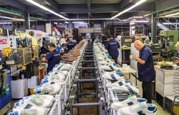 El año pasado Bosi vendió 900.000 pares de zapatos, línea de negocio que representa el 55% de los ingresos. FOTO Camilo Suárez