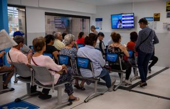 EPS Sura está a la espera de las indicaciones de la Superintendencia de Salud, que tiene un plazo de 65 días para atender la petición, para responder algunas de las preguntas de sus usuarios. FOTO: Jaime Pérez