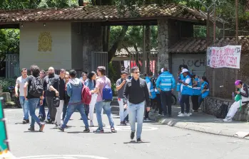 La calle Barranquilla tuvo que ser cerrada debido a protestas en la Universidad de Antioquia. Imagen de referencia. FOTO: Esneyder Gutiérrez