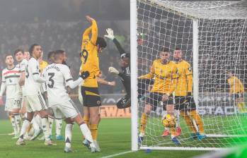 Momento exacto del gol olímpico de Matheus Cunha al Manchester United en el Boxing Day. FOTO: AFP