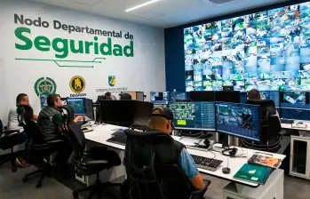 Desde el Nodo Departamental se controlan las cámaras de seguridad de los municipios de Antioquia. FOTO JULIO CÉSAR HERRERA