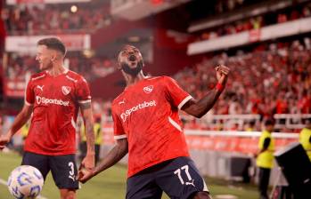 El festejo de Álvaro Angulo tras conseguir su primer gol en Argentina. FOTO @independiente