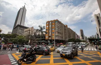 Imagen del Centro de Medellín con el icónico edificio Coltejer al fondo. FOTO: Esneyder Gutiérrez Cardona