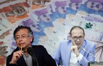 Gustavo Petro, presidente de Colombia; y su ministro de Trabajo, Antonio Sanguino. FOTO: Colprensa.