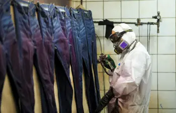 El mercado laboral colombiano dio señales positivas en agosto de 2025. La tasa de desocupación nacional se ubicó en 8,6%, una caída de 1,1 puntos porcentuales frente al 9,7% del mismo mes de 2024. FOTO: Camilo Suárez