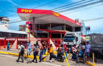 La petrolera venezolana PDVSA ha comenzado a buscar a sus antiguos compradores de petróleo. Según se conoció, la producción de la estatal, que se mantiene entre los 750.000 y 800.000 barriles de petróleo al día, podría tener un crecimiento de hasta 25% en los próximos seis meses.. Foto: Camilo Suárez 