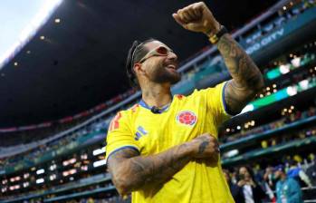 El antioqueño Maluma fue uno de los artistas que llegó al estadio Azteca para acompañar a la Selección en el debut del Mundial de Norteamérica en México. FOTO AFP