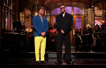 Pedro Pascal y Bad Bunny, algunos de los latinos que han formado parte del programa Saturday Night Live. FOTO Universal+
