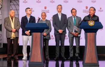 El presidente Gustavo Petro se reunió con los bancos, representados por Asobancaria, este martes, para abordar la propuesta de inversiones forzosas. FOTO : Presidencia