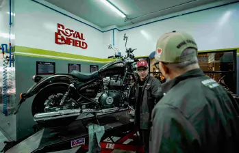 Más de 150 empleos directos hacen parte de la operación de Royal Enfield, que ahora ensambla la Super Meteor 650 en Envigado. FOTO CORTESÍA