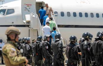 Fueron 252 los migrantes venezolanos deportados desde Estados Unidos y presos en El Salvador los que fueron enviados a Venezuela. FOTO: Xinhua