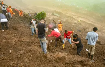 En la zona continúa la búsqueda de los cinco desaparecidos restantes. FOTO: ESNEYDER GUTIÉRREZ