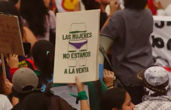 Las movilizaciones del 8M en Medellín transcurrieron de manera pacífica con la participación de miles de manifestantes. FOTO: TOMADA DE X