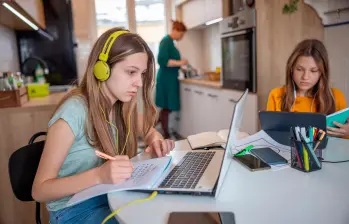 La educación en casa crece en Colombia, pero la UNESCO advierte que requiere regulación para garantizar calidad, seguridad y socialización. FOTO Getty