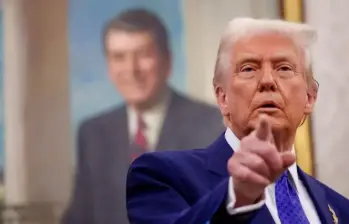 Un retrato de Donald Trump en su segundo mandato presidencial con una imagen de fondo del presidente republicano Ronald Reagan. Foto: Getty