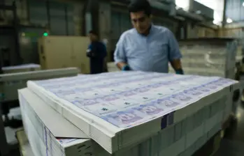 Uno de cada tres pesos recaudados en Colombia se destina a intereses de la deuda: Carf. FOTO Colprensa