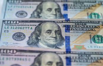 La divisa cerró en $3.513,27, lo que representa una caída de $53,84 frente a la TRM que para hoy se ubica en $3.567,11. FOTO EL COLOMBIANO