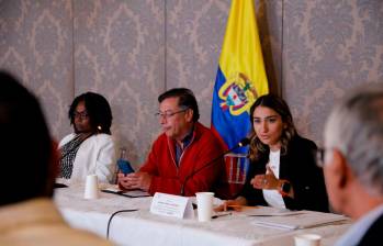 De izquierda a derecha: la vicepresidenta Francia Márquez, el presidente Gustavo Petro y la directora del Dapre, Laura Sarabia. FOTO: Cortesía Presidencia