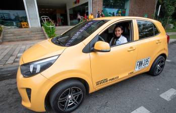 En el Valle de Aburrá existen estimativos de que unas 300 mujeres se dedican a manejar taxi. Imagen de referencia. FOTO: Esneyder Gutiérrez