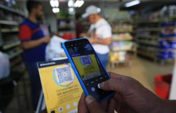 De acuerdo con un estudio, el 76% de los colombianos realizó pagos por medio de QR. Foto: Gutiérrez Cardona, Esneyder / Viviana Grisales.