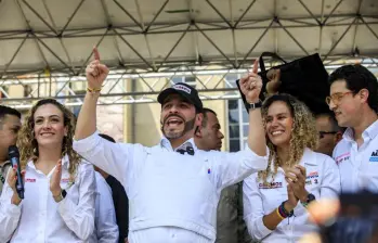 Abelardo De la Espriella, quien obtuvo una de sus mayores votaciones en Antioquia, ha nombrado a varios paisas en su gabinete. Entre ellos está Juliana Gutiérrez (a la izquierda), hermana del alcalde Federico Gutiérrez, designada como ministra del Deporte. Foto: Andrés Camilo Suárez Echeverry.